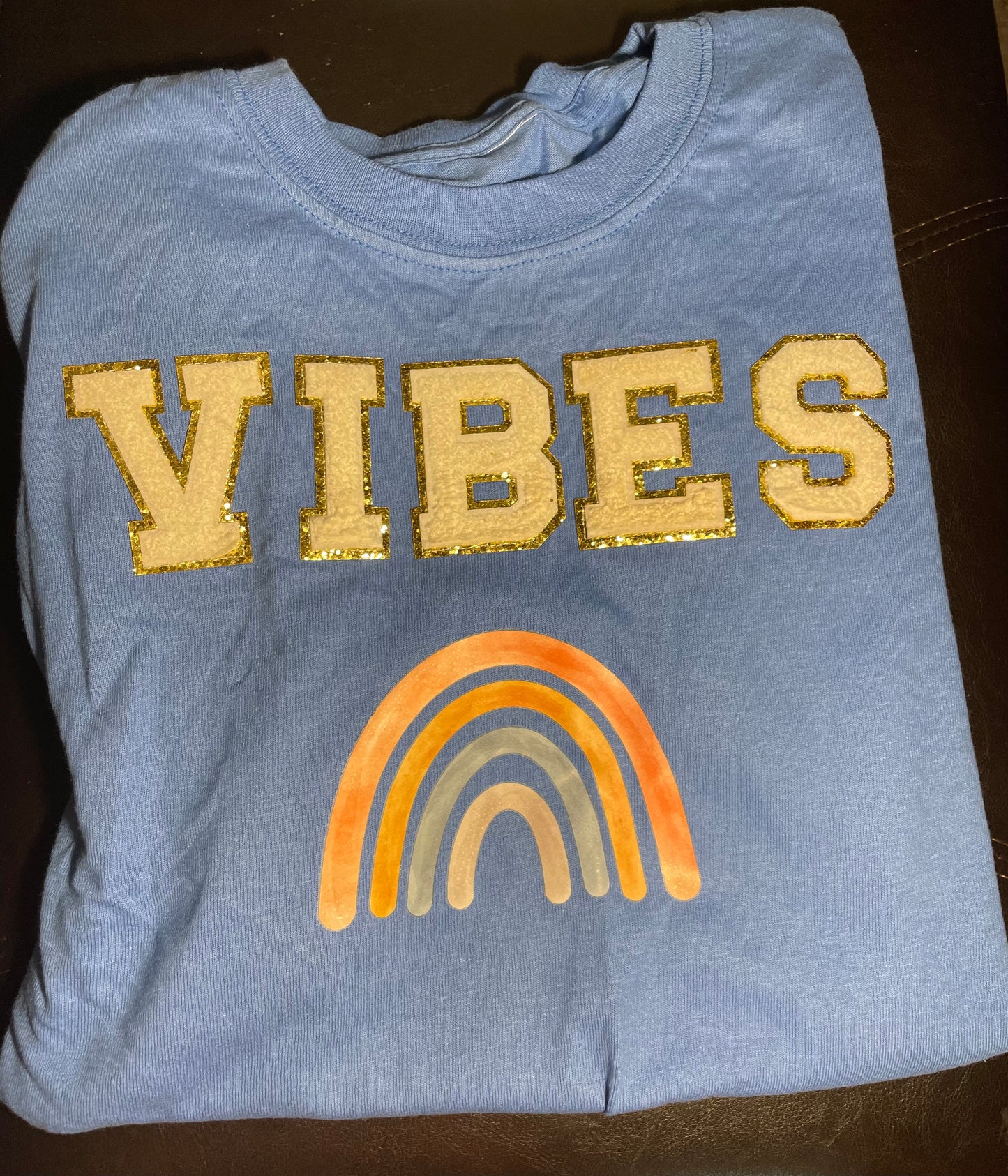 “VIBES” | Tee in Perriwinkle